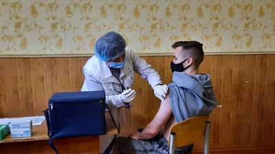 У Кропивницькому відновили роботу центру вакцинації в медуніверситеті. Чи є черги