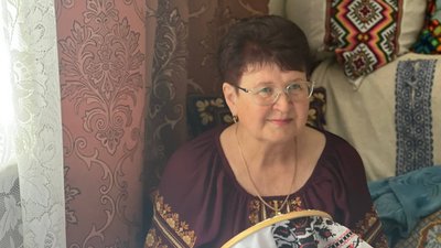 "Вишиванка — це оберіг": мисткиня з Вінниччини чекає трьох синів з війни "Вишиванка — це оберіг": мисткиня з Вінниччини чекає трьох синів з війни
