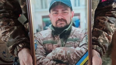 Продавав на толкучці каву, добровольцем пішов на війну: в Хмельницькому попрощалися з Олександром Янковським Продавав на толкучці каву, добровольцем пішов на війну: в Хмельницькому попрощалися з Олександром Янковським