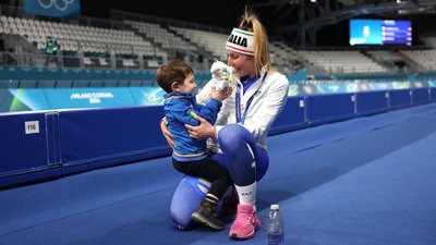 Франческа Лоллобріджида з сином на Олімпіаді-2026 у ковзанярському спорті