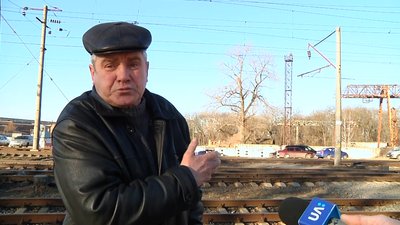 На Житомирщині жителі Бердичева вимагають облаштувати пішохідний перехід через залізничні колії На Житомирщині жителі Бердичева вимагають облаштувати пішохідний перехід через залізничні колії