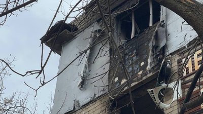 Вночі війська РФ обстріляли Миколаїв ракетами С-300: снаряди влучили поблизу будинків, є поранені Вночі війська РФ обстріляли Миколаїв ракетами С-300: снаряди влучили поблизу будинків, є поранені