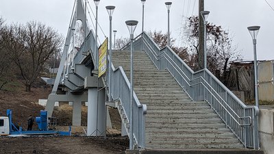 З підсвіткою та оглядовим майданчиком: на Харківщині відремонтували пішохідний міст З підсвіткою та оглядовим майданчиком: на Харківщині відремонтували пішохідний міст