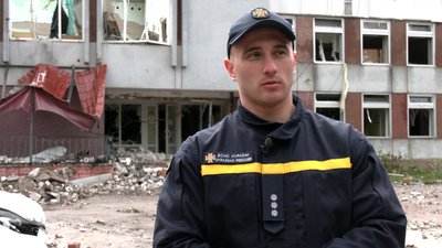 Ракетний удар по Чернігову: історії рятувальників з Чернігова Ракетний удар по Чернігову: історії рятувальників з Чернігова
