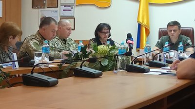 У Житомирі комісія обстежила більше 200 пошкоджених ракетними обстрілами об'єктів У Житомирі комісія обстежила більше 200 пошкоджених ракетними обстрілами об'єктів