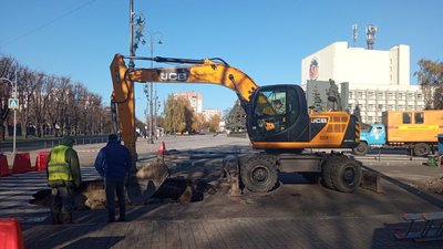 У центрі Черкас провалився асфальт