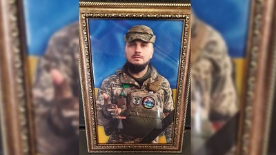 На Чернігівщині попрощалися з двома військовими — Олександром Мойсієнком та Валентином Чайкою, які загинули на Донеччині На Чернігівщині попрощалися з двома військовими — Олександром Мойсієнком та Валентином Чайкою, які загинули на Донеччині
