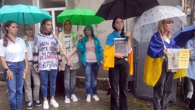 У Луцьку родичі полонених захисників "Азовсталі" вийшли на акцію У Луцьку родичі полонених захисників "Азовсталі" вийшли на акцію
