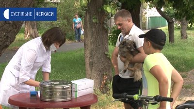 Котів та собак вакцинували від сказу у Черкасах Котів та собак вакцинували від сказу у Черкасах