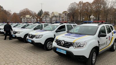 На Вінниччині поліцейські офіцери громади отримали ключі від службових авто На Вінниччині поліцейські офіцери громади отримали ключі від службових авто