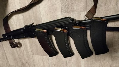 Автомат Калашникова, пістолет та набої: жителя Павлограда на Дніпропетровщині підозрюють у незаконному зберіганні зброї