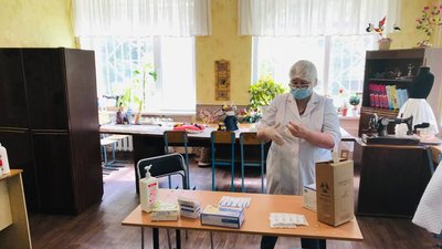 У Кропивницькому вакцинували працівників шкіл від коронавірусу