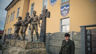 Не забудемо і не простимо. Прикарпатська "десятка" вшанувала пам'ять загиблих воїнів Не забудемо і не простимо. Прикарпатська "десятка" вшанувала пам'ять загиблих воїнів