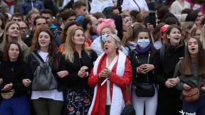 У Мінську жінки вийшли на протест після затримання студентів