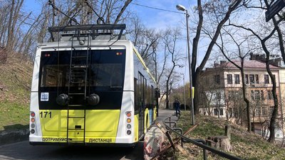 Тролейбус з автономним живленням на Високому Замку