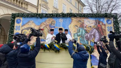 У Львові на площі Ринок відбулося освячення води У Львові на площі Ринок відбулося освячення води