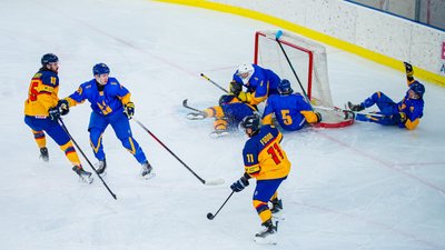 Збірна України U20 з хокею в матчі проти Франції на ЧС