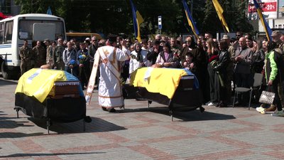 У Рівному попрощалися з військовими Олегом Маслянком та Дмитром Лопатюком У Рівному попрощалися з військовими Олегом Маслянком та Дмитром Лопатюком