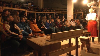"Театр — це те, що нас рятуватиме". Франківські актори зіграли виставу "Нація" в укритті драмтеатру "Театр — це те, що нас рятуватиме". Франківські актори зіграли виставу "Нація" в укритті драмтеатру