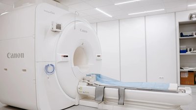 У Виноградівській районній лікарні встановили магнітно-резонансний томограф