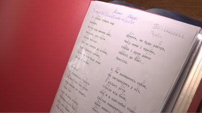 12-річна жителька Харківської області збирає гроші для військових грою на укулеле 12-річна жителька Харківської області збирає гроші для військових грою на укулеле