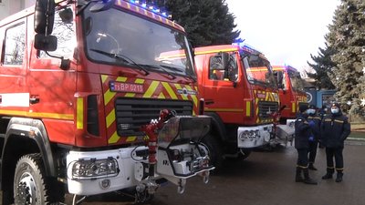 На Донеччині рятувальники отримали машини та спецодяг