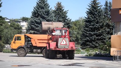 Прибирання вулиць за майже 100 млн та ремонт лав за 1 млн: що відомо про тендери, які замовляє Харківська міськрада Прибирання вулиць за майже 100 млн та ремонт лав за 1 млн: що відомо про тендери, які замовляє Харківська міськрада