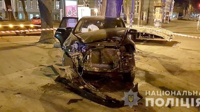 В Одесі зіткнулись дві автівки: 1 загиблий, 4 травмованих В Одесі зіткнулись дві автівки: 1 загиблий, 4 травмованих
