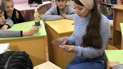 "Бачимо потребу в цьому": у Полтаві влаштовують терапевтичні заняття для дітей-переселенців "Бачимо потребу в цьому": у Полтаві влаштовують терапевтичні заняття для дітей-переселенців