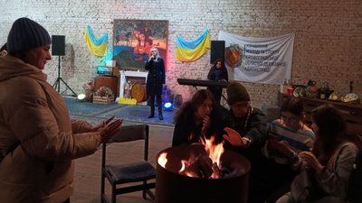 Музика, поезія та багаття в бочках. У Кропивницькому влаштували Творчий майдан Музика, поезія та багаття в бочках. У Кропивницькому влаштували Творчий майдан