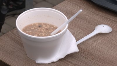 В Івано-Франківську зварили дві тонни куті та пригостили нею охочих В Івано-Франківську зварили дві тонни куті та пригостили нею охочих