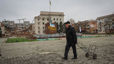 Чоловік з візком, Херсон, площа Свободи, вулиця, ОДА, грудень 