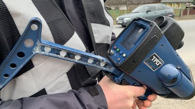 В Ужгороді патрульні почали фіксувати порушення на дорогах за допомогою TruCAM