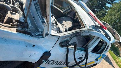 У Великому Бурлуку російський FPV-дрон атакував поліцейські автівки під час евакуації