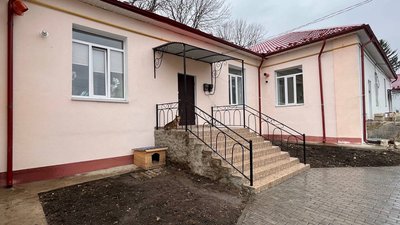 На Буковині для лікарів-переселенців облаштували квартири у приміщенні колишньої лікарні На Буковині для лікарів-переселенців облаштували квартири у приміщенні колишньої лікарні