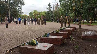 День партизанської слави. У Кропивницькому вшанували пам'ять підпільників, які боролись з нацизмом День партизанської слави. У Кропивницькому вшанували пам'ять підпільників, які боролись з нацизмом