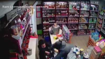 Лучанина, який в медичній масці пограбував магазин, суд відправив під варту