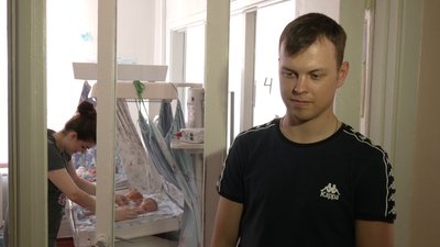 Перша трійня у Рівному: батьки показали синів Перша трійня у Рівному: батьки показали синів