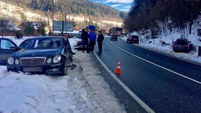 На Прикарпатті оштрафували молдовського водія за перевезення дітей без автокрісел