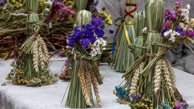 Як на Чернігівщині створюють ляльок з різнотрав’я