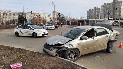 На Олексіївці у Харкові сталася аварія за участі швидкої: медиків ушпиталили На Олексіївці у Харкові сталася аварія за участі швидкої: медиків ушпиталили