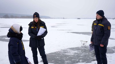 Рятувальники дали поради, як безпечно рибалити взимку