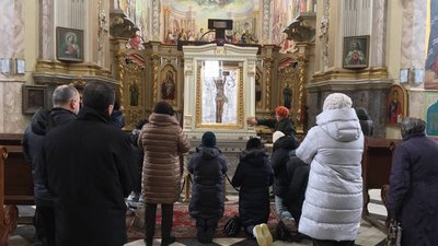 У тернопільський храм привезли ікону із Зарваниці У тернопільський храм привезли ікону із Зарваниці