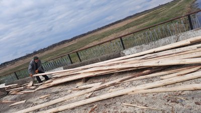 У прикордонному селі на Волині люди самостійно відбудували міст, який сполучає дві громади У прикордонному селі на Волині люди самостійно відбудували міст, який сполучає дві громади