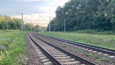 рейки, вразило струмом