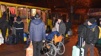 Евакуація із прифронтових районів: на Житомирщину прибув черговий потяг із переселенцями Евакуація із прифронтових районів: на Житомирщину прибув черговий потяг із переселенцями