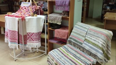 "Під час війни люди дуже просять яскраві кольори". У Дніпрі відкрилася виставка ткацтва Валерія Гарагуца "Під час війни люди дуже просять яскраві кольори". У Дніпрі відкрилася виставка ткацтва Валерія Гарагуца