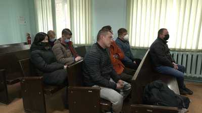 Побиття поліцією людей у харківському метро: потерпілі дали свідчення Побиття поліцією людей у харківському метро: потерпілі дали свідчення