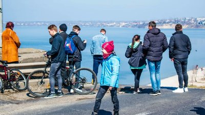 Для проходу ракетного катера та тральщика в Миколаєві розводили мости Для проходу ракетного катера та тральщика в Миколаєві розводили мости