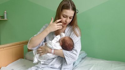Породілля Вікторія Черенко у пологовому будинку Породілля Вікторія Черенко у пологовому будинку